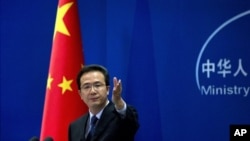 Phát ngôn viên Bộ Ngoại giao Trung Quốc Hồng Lỗi nói Bắc Kinh hy vọng các bên có tranh chấp ở Biển Ðông coi hòa bình và ổn định khu vực là một ưu tiên hàng đầu