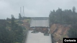 Ya el domingo en la noche el agua del lago Oroville no estaba sobrepasando la barrera superior del escape de emergencia de la represa, gracias a los esfuerzos de la agencia de manejo de agua de California.