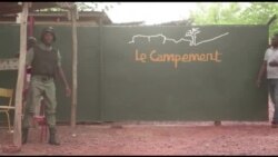 Hommages aux victimes au site de l'attaque de Mali (vidéo)
