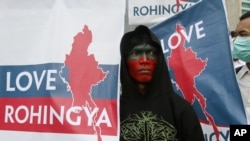 Muslim protesters hold banners during a rally calling for an end to the violence against ethnic Rohingya in Rakhine State of Burma, in Jakarta, Indonesia, July 26, 2012.