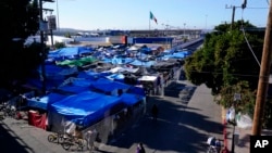 Un campamento de migrantes que esperan para entrar a EE. UU., en Tijuana, México, el 8 de noviembre de 2021.