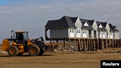 La construcción y compra de nuevas viviendas sigue siendo lenta, a pesar de los bajos intereses que deberían atraer a más compradores.
