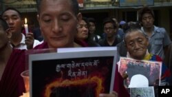 Процессия в память о тибетцах, подвергших себя самосожжению. Дхарамсала, Индия