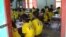 ထိုင်းနိုင်ငံအခြေစိုက် ပညာရေးနှင့် ဖွံ့ဖြိုးတိုးတက်ရေး ဖောင်ဒေးရှင်း FED ကဖွင့်ထားတဲ့ကျောင်းမှာ ပညာသင်ယူနေကြတဲ့ ကျောင်းသားကျောင်းသူများ။ (VOA-Video screenshot)