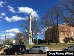 Mount Carroll is the county seat of Carroll County in Illinois, and like many courthouses across the US Midwest, has a memorial to the US Civil War. During that war, the courthouse also served as a barracks for the county's troops.