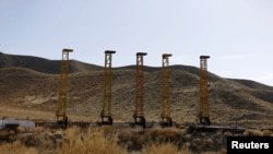 中國在阿富汗富含稀土和稀有金屬的梅斯·艾納克地區安裝的機器設備。（2015年2月14日）