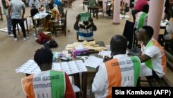 Des membres de la CEI à Abidjan le 20 octobre 2016.