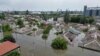 Kawasan yang terdampak banjir setelah bendungan Nova Kakhovka jebol, di tengah serangan Rusia di Ukraina, di Kherson, Ukraina, 7 Juni 2023. (REUTERS/Vladyslav Smilianets)