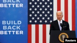 Presiden AS Joe Biden memberikan sambutan tentang undang-undang infrastruktur di Museum Troli Kota Listrik Scranton, Pennsylvania, AS, 20 Oktober 2021. (Foto: REUTERS/Jonathan Ernst)