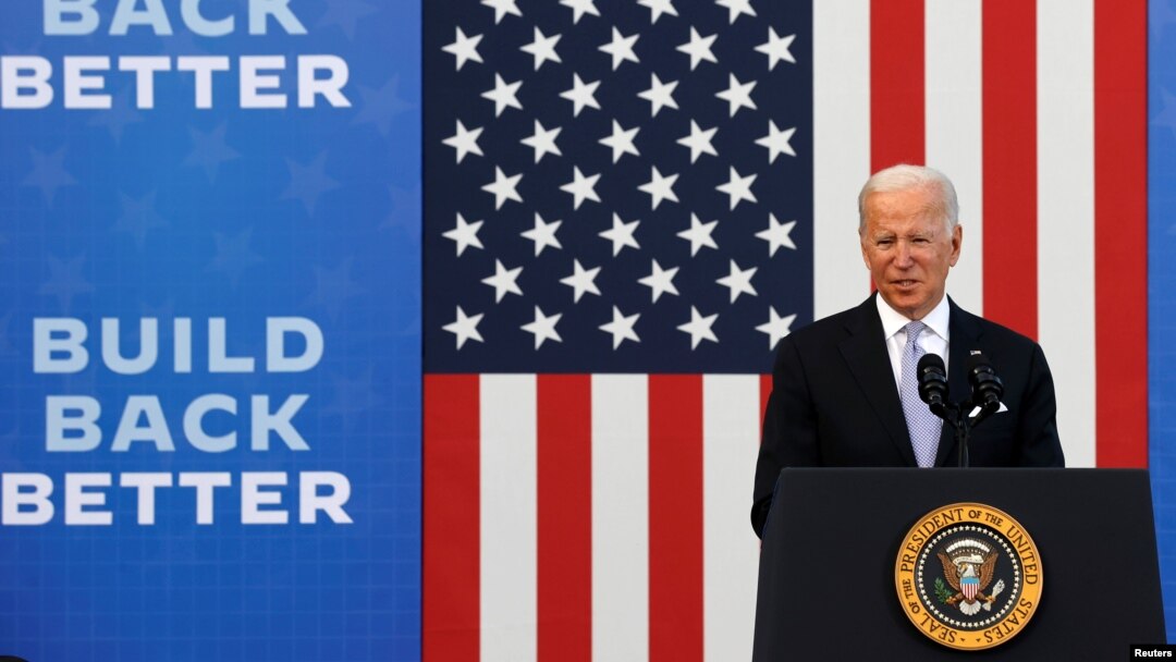 Presiden AS Joe Biden memberikan sambutan tentang undang-undang infrastruktur di Museum Troli Kota Listrik Scranton, Pennsylvania, AS, 20 Oktober 2021. (Foto: REUTERS/Jonathan Ernst)