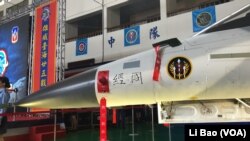 台湾空军2017年7月14日展示改进后的经国号战机（美国之音黎堡摄） 