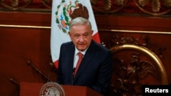 ARCHIVO - El presidente de México, Andrés Manuel López Obrador, captado durante presentación de paquete de reformas constitucionales, incluidas las relativas al poder judicial, el sistema electoral, los salarios y las pensiones, el 5 de febrero de 2024.