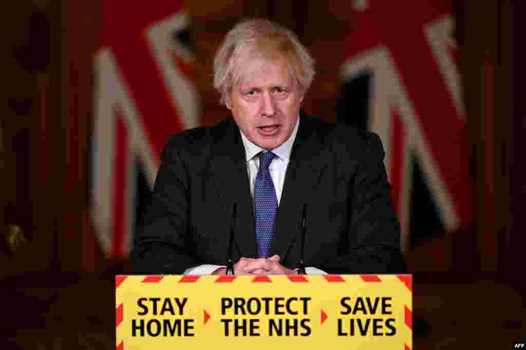 보리스 존슨 영국 총리가 런던 다우닝가에서 신종 코로나바이러스에 관련한 기자회견을 갖고 영국에서 발생한 변종 코로나바이러스가 기존 바이러스에 비해 전염성과 사망률이 더 높다는 증거가 나왔다고 밝혔다.