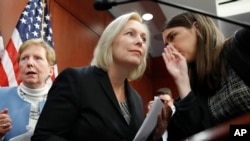 Un tuit del presidente Donald Trump contra la legisladora demócrata Kirsten Gillibrand de Nueva York, defendiéndose de llamados a su renuncia por las acusaciones de acoso sexual en su contra, ha desatado una ola de reacciones en defensa de la senadora.