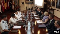 ཕེ་ལི་པིན་གྱིས་ཨ་རིའི་དཔུང་དམག་ཡུལ་དེའི་ནང་མང་ཙམ་ཡོང་ཐབས་བྱེད་བཞིན་པ།