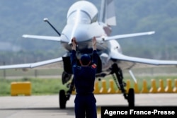 Sebuah jet tempur J-10 China. (Foto: AFP)