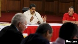 Maduro replicó por lo que consideró una intromisión estadounidense en los asuntos internos venezolanos.