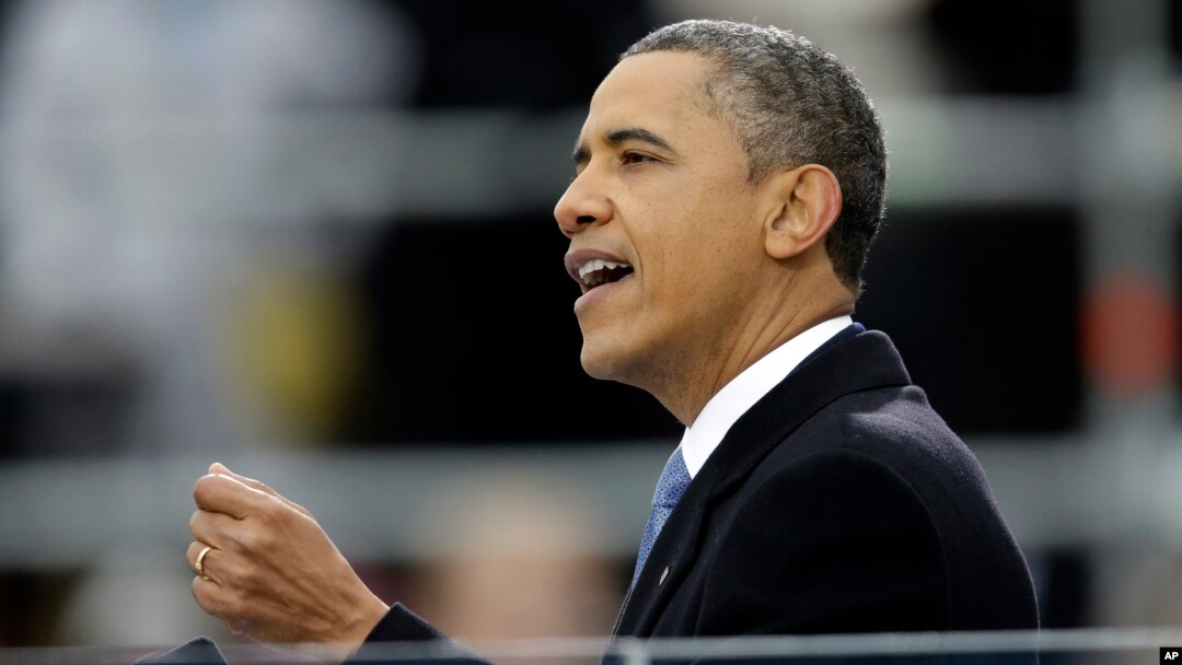 Perezida Barack Obama avuga disikuru nyuma yo kurahira bwa kabiri.