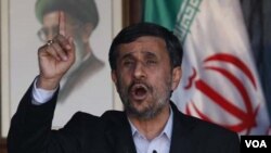 El presidente de Irán, Mahmoud Ahmadinejad, insiste en su derecho de continuar sus iniciativas nucleares.