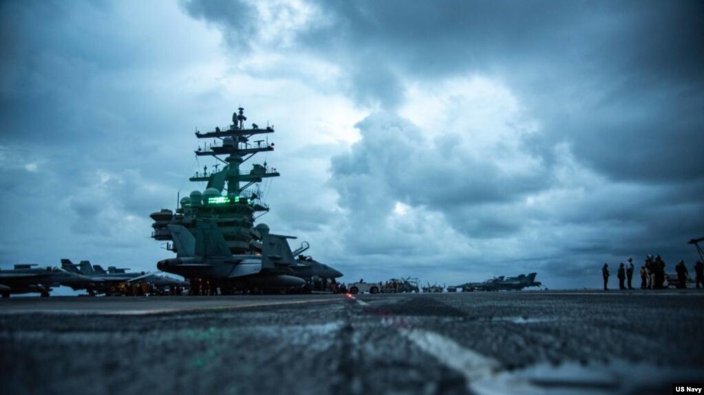 在南中国海执行例行任务的美国海军罗纳德.里根号（USS Ronald Reagan）航空母舰。（2021年6月14日）(photo:VOA)