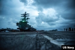 在南中国海执行例行任务的美国海军罗纳德.里根号（USS Ronald Reagan）航空母舰。（2021年6月14日）