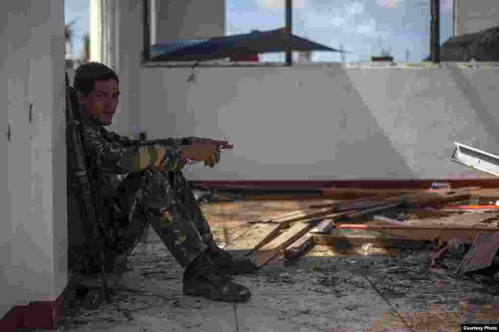 A Philippine Marine sits in the shade after completing a patrol of Guiuan, Eastern Samar Province, Nov. 15, 2013. (U.S. Navy)