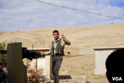 Iranian Kurdish fighters preparing to go out on patrol, Nov. 2, 2016. (J. Dettmer/VOA)