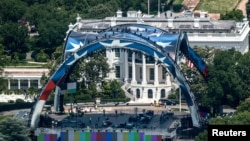白宫举办终极格斗冠军赛的临时场馆正在建设中。（2026年6月5日）