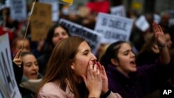 Manifestation contre le sexisme et la violence basée sur le genre à Madrid, en Espagne, le 25 novembre 2018, lors de la Journée mondiale pour l'élimination de la violence contre les femmes et les filles. (Photo AP/Manu Fernandez)