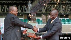 Perezida William Ruto ahabwa ibirango by'igihugu nuwo yasimbuye Uhuru Kenyatta