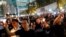 Người Hong Kong xuống đường tưởng niệm các nạn nhân trong vụ Thiên An Môn năm ngoái.