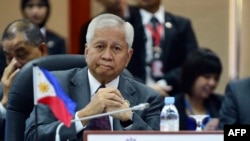 Menteri Luar Negeri Filipina Albert del Rosario pada pertemuan Menlu ASEAN di Bandar Seri Begawan (1/7).