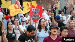 Protesters gather to show support for the Deferred Action for Childhood Arrivals (DACA) program during a rally outside the Federal Building in Los Angeles, U.S., Sept 1, 2017. 