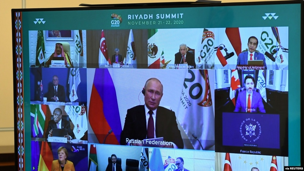 Presiden Rusia Vladimir Putin saat menghadiri konferensi virtual KTT Pemimpin G20 2020, dari Novo-Ogaryovo di luar Moskow, Rusia, 21 November 2020. (Sputnik/Aleksey Nikolskyi/Kremlin via Reuters)