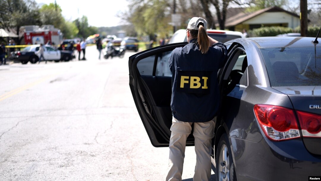 Một nhân viên FBI tại hiện trường vụ nổ ở Austin, Texas ngày 12/3/2018