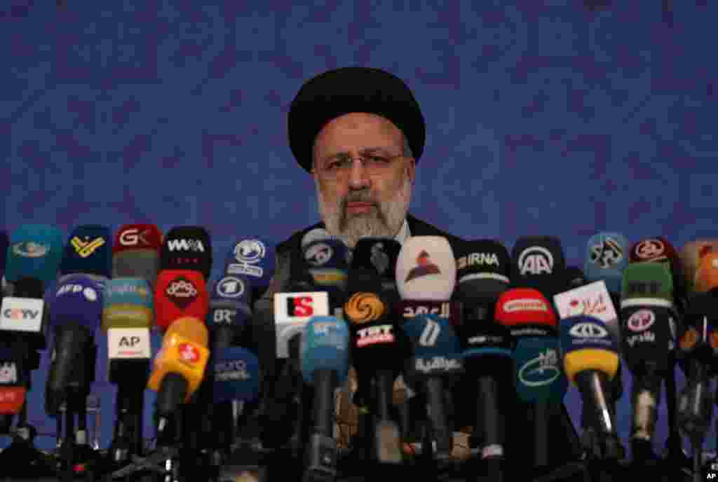 에브라힘 라이시 이란 대통령 당선인이 21일 테헤란에서 기자회견을 했다.