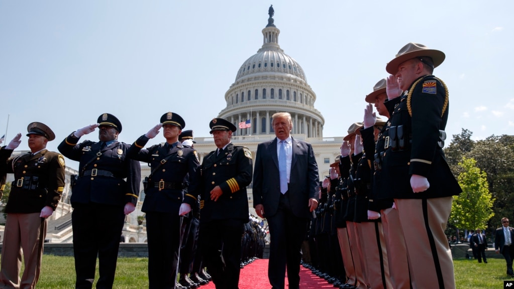 Trump señaló durante su discurso que "nosotros protegeremos a quienes nos protegen".