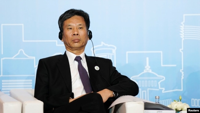 中国财政部长刘昆2018年5月28日在上海出席新开发银行(又称金砖国家开发银行)第三届年会。