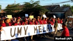 Di tengah tren kekerasan berbagai demo di Indonesia, di Yogya aksi berjalan damai. (Foto:VOA/ Nurhadi)