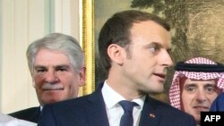 Le président français Emmanuel Macron au Château de La Celle à La Celle-Saint-Cloud, à l'ouest de Paris, 