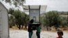 Estación solar ayuda a refugiados
