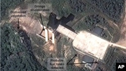 Foto satelit yang menunjukkan Korea Utara sedang menguji coba mesin roket besar yang diduga akan digunakan dalam misil-misil balistik (foto: dok). 