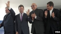 De izquierda a derecha, durante la cumbre, los presidentes Luis Ignacio Lula da Silva (Brasil), Juan Manuel Santos (Colombia), Fernando Lugo (Paraguay), y Rafael Correa (Ecuador).