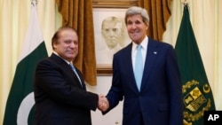 Ngoại trưởng Mỹ John Kerry gặp Thủ tướng Pakistan Nawaz Sharif tại Islamabad, ngày 1/8/2013.