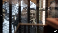 Egyptian Court Convicts Mubarak of Embezzlement 