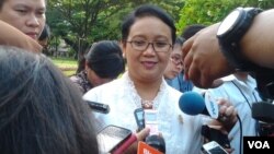 Menlu Retno Marsudi memberi keterangan kepada media usai rapat terbatas mengenai Polhukam di Istana Negara, Rabu 18/3 (foto: VOA/Iris).