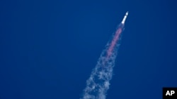 El megacohete Starship de SpaceX despega para un vuelo de prueba desde Starbase en Boca Chica, Texas, el martes 19 de noviembre de 2024. (AP/Brandon Bell)