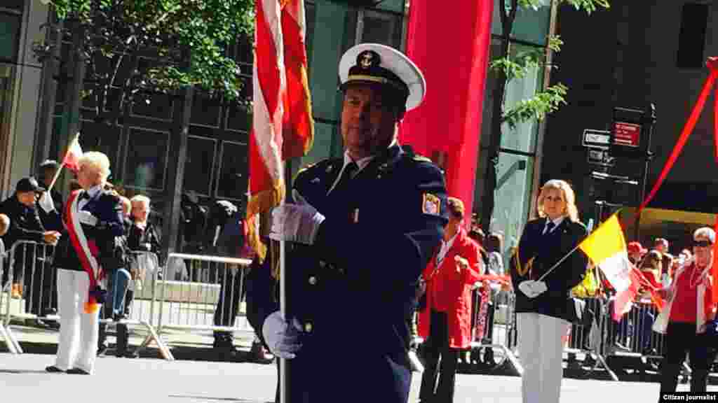 ብቀይሕን ጻዕዳን ዘሸብረቐ ካርኒቫል ከተማ ኒውዮርክ (Fifth Avenue)