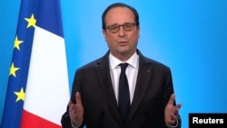 លោក Francois Hollande ប្រធានាធិបតី​បារាំង​ថ្លែង​សុន្ទរកថា​តាម​ទូរទស្សន៍​មួយ​ពី​វិមាន Elysee Palace ក្រុង​ប៉ារីស​ ប្រទេស​បារាំង កាលពី​ថ្ងៃទី១ ខែធ្នូ ឆ្នាំ២០១៦។