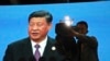 一名摄影记者在直播中国国家主席习近平2019年4月26日在北京举行的第二届一带一路高峰论坛开幕式上的讲话。